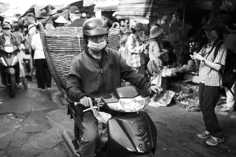 Tài xế chờ đón khách