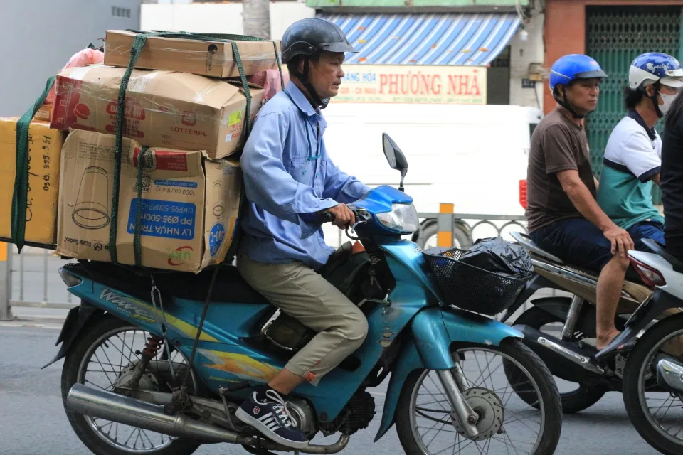 Tài xế chờ khách giờ cao điểm